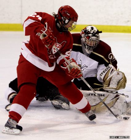 Stinger Audrey Doyon-Lessard and McGill’s Ann-Sophie Bettez vie for the puck in a game Jan. 20, which McGill won 4-1, although it was tied at 1 going into the third period. The next game at the Concordia arena is Saturday, Feb. 2, at 2:30 p.m. against the University of Ottawa. Currently, McGill leads the league, followed by Ottawa, Carleton, and the Stingers.
